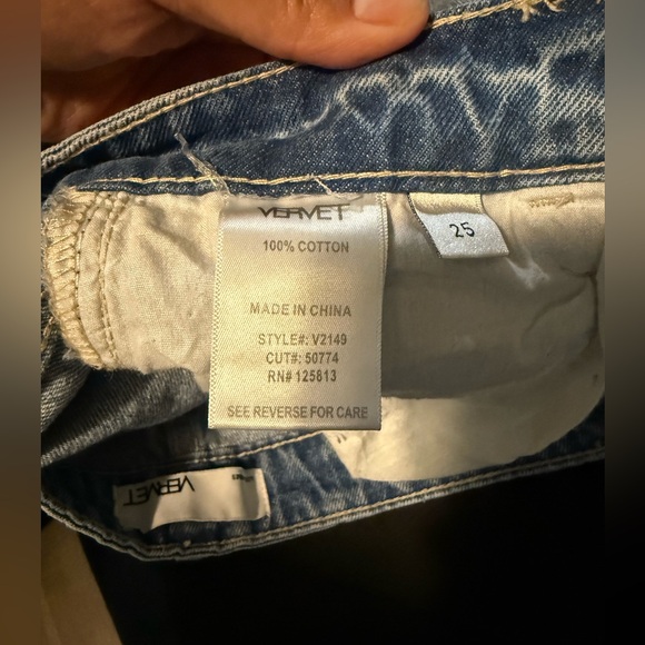 Vervet by flying monkey women's 25 Distressed Destroyed Raw hem Mom Jeans V2149 - Picture 4 of 4